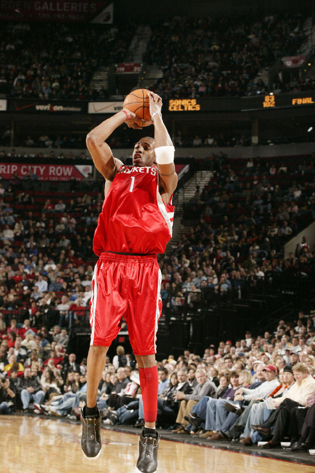 解锁新身份，美女球员艾丽莎-莱曼将成为米兰冬奥会火炬手（从绿茵到奥运火炬：美女球员艾丽莎-莱曼出任米兰冬奥会火炬手）