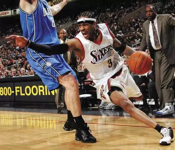 威少半场表现概述（威少上半场表现一览）