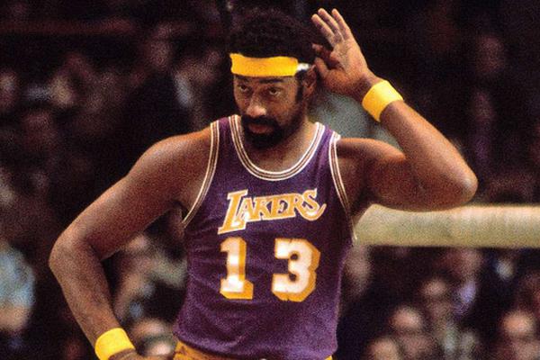 荷甲半场：范德霍恩争议破门，乌德勒支暂1-0埃因霍温（荷甲半场战报：范德霍恩争议进球，乌德勒支暂时1-0领先埃因霍温）