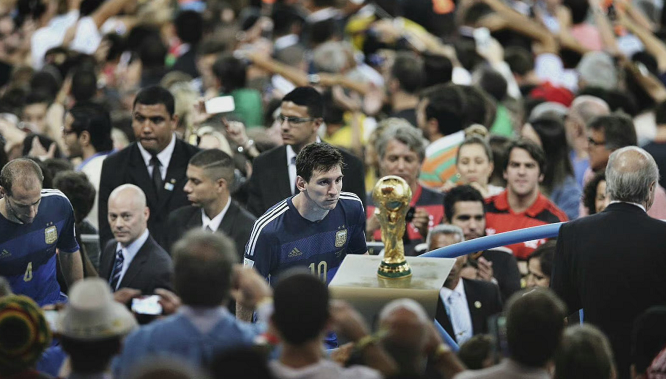 NBA焦点战：火箭半场领先掘金8分，球星表现抢眼（NBA重磅之战：火箭半场领先掘金8分，球星闪耀全场）