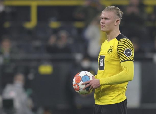 手感冰凉！赵嘉仁7中1仅拿3分1板2助1帽（命中率惨淡！赵嘉仁7投仅中1，拿下3分1板2助1帽）