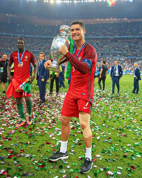 NBA战报：康宁汉姆22分10板10助，活塞112-86大胜黄蜂（NBA快讯：康宁汉姆三双领衔，活塞112-86轻松击败黄蜂）