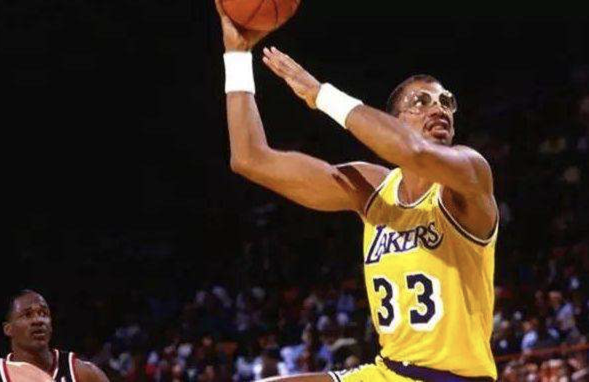 巴萨瞄准巴西天才左后卫！内马尔母队新星或成惊喜引援（巴萨锁定巴西天才左后卫，内马尔母队新星有望成为惊喜之选）