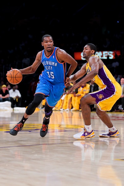 纳恩所在球队8名球员+3名教练患流感&症状严重！比赛或将推迟！（纳恩所在队爆发流感：8名球员及3名教练症状严重，比赛或延期）