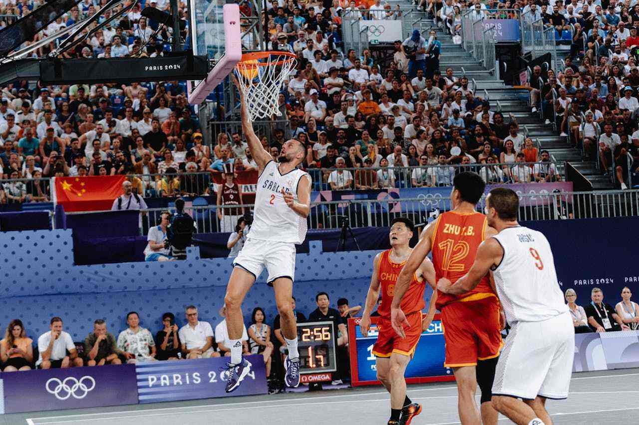 卡拉格：萨拉赫误判球迷心理让斯洛特成最大赢家，他必须道歉（卡拉格称萨拉赫误读球迷情绪令斯洛特成最大受益者，需公开道歉）