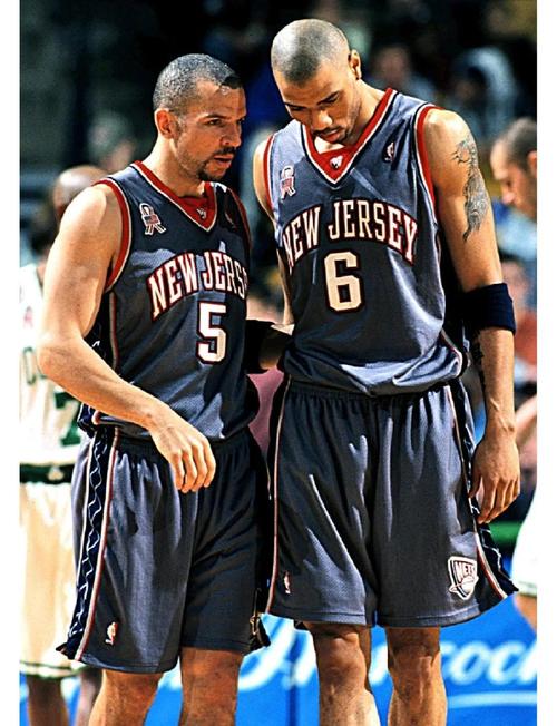 曼联明晨客战狼队，取胜可跃居第六（曼联明晨客场挑战狼队，赢球可升至第六位）