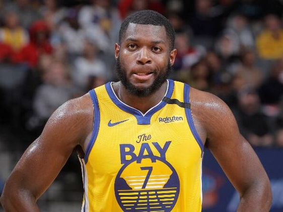 英超：曼联客场2-1击败莱斯特城（英超客场告捷：曼联2-1力克莱斯特城）