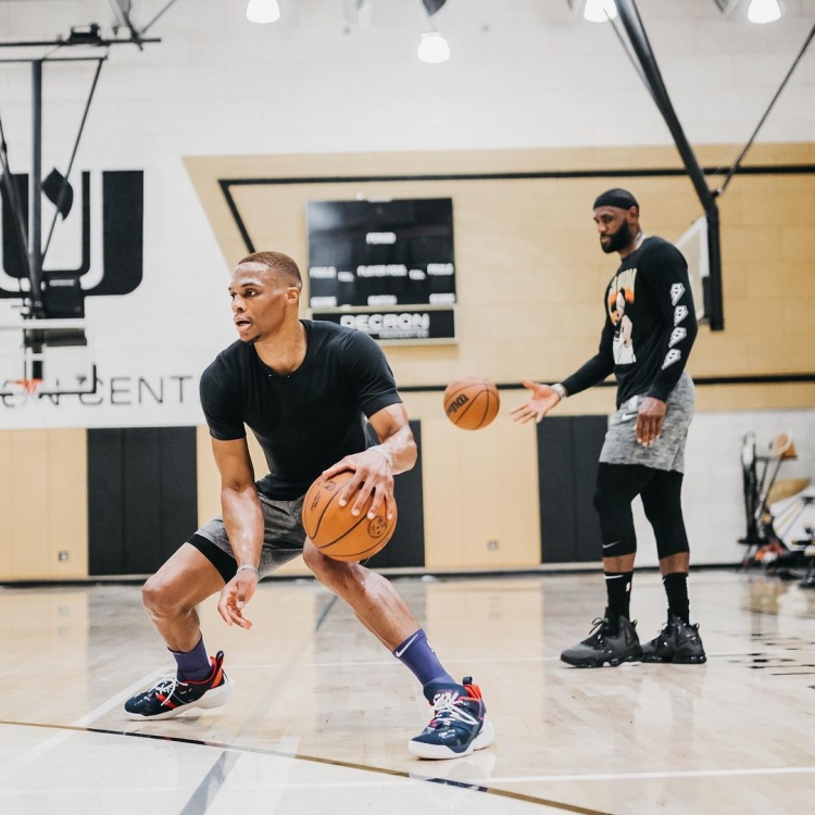 “艺术家”爱艺术，队报：谢尔基是资深艺术爱好者（队报：被称为“艺术家”的谢尔基，是位资深艺术迷）