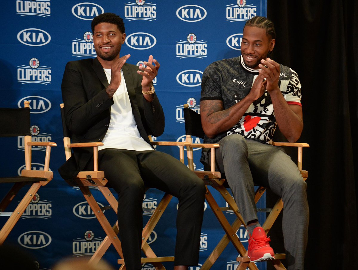 西海岸祝福邵佳一：俱乐部主教练荣升国足主帅，这是我们的荣幸（西海岸送祝贺：邵佳一由俱乐部主帅升任国足主帅，我们深感荣幸）