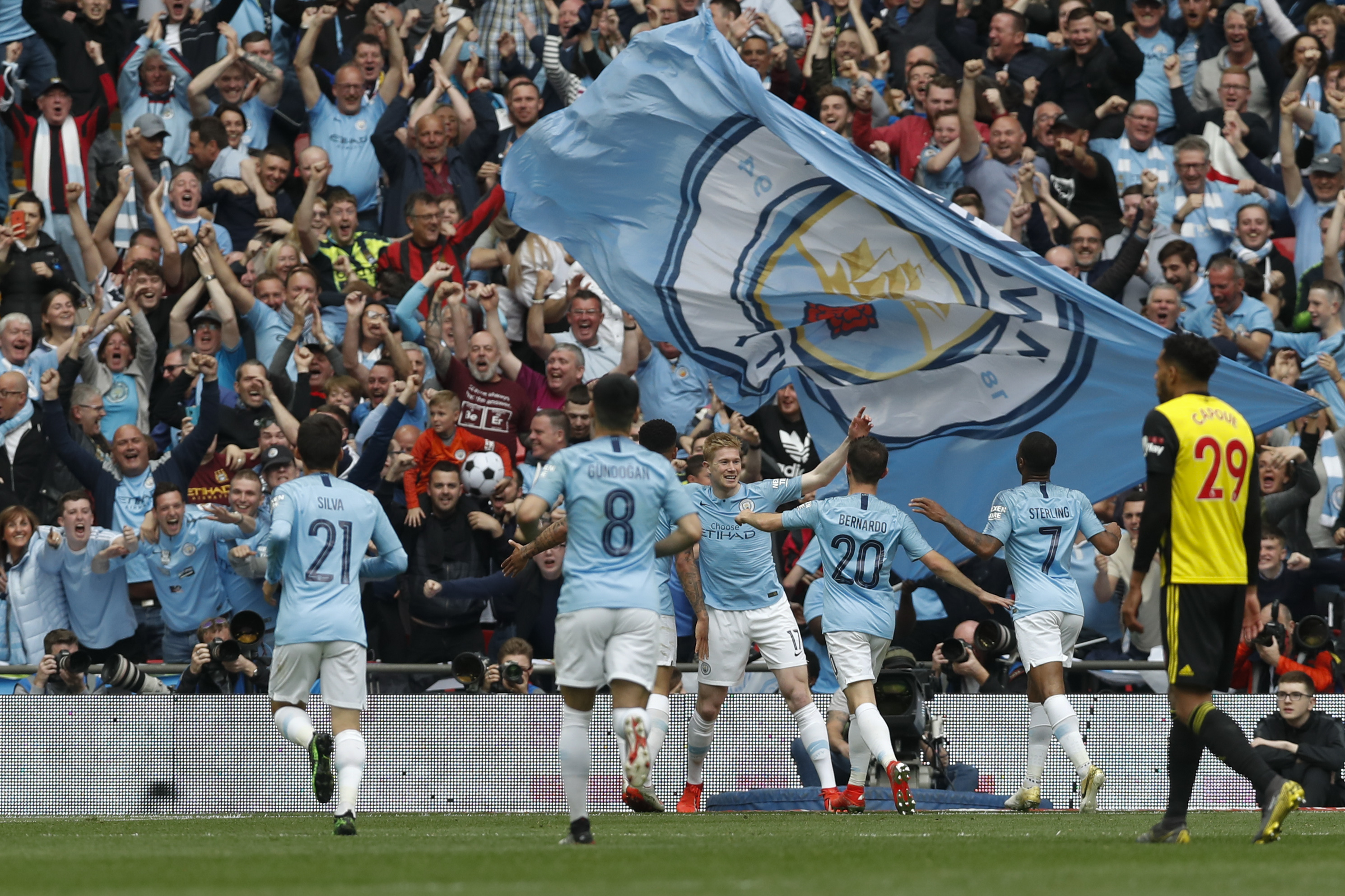 弗拉霍维奇在尤文前20场欧冠打入9球，仅次于C罗和伊瓜因（尤文欧冠前20战弗拉霍维奇轰入9球，仅逊C罗与伊瓜因）