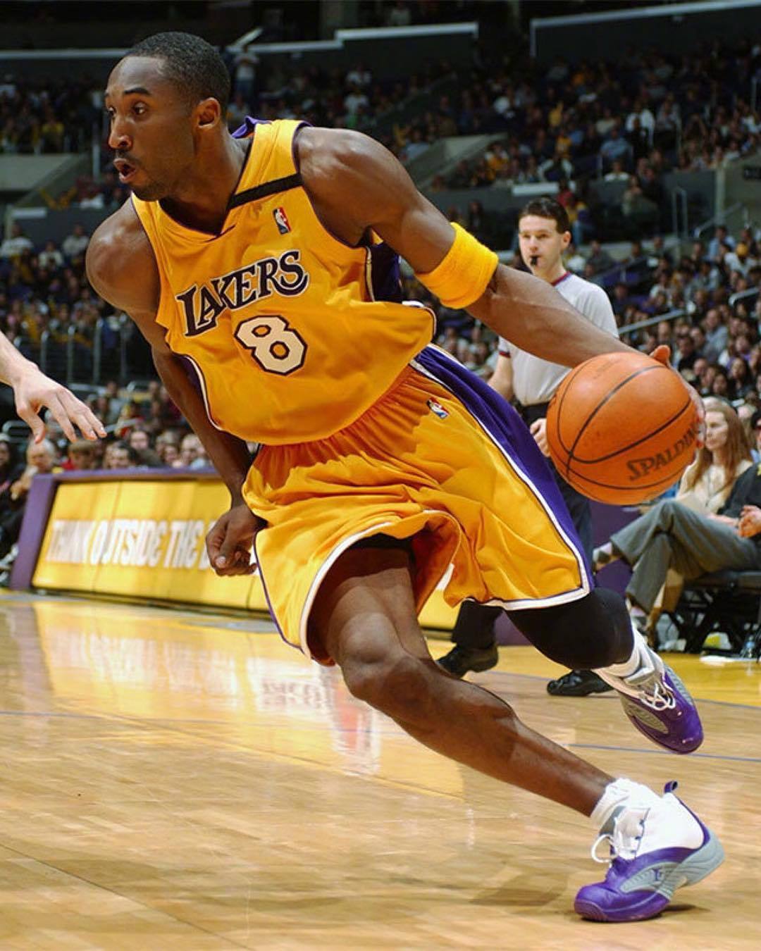 川超凉山队为飞踢裁判道歉：将加强管理，涉事球员交公安处理（川超凉山队就飞踢裁判事件致歉：将强化管理，涉事球员移交警方处理）