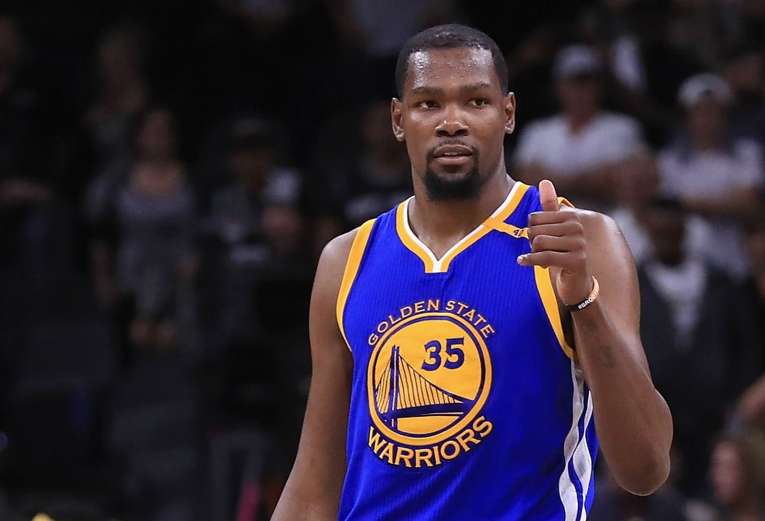 186场追平内马尔，阿劳霍升至巴萨队史拉美球员出场榜第十（阿劳霍出战186场追平内马尔，跻身巴萨拉美球员出场榜第十）