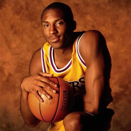 英超-利物浦客场2-1九人热刺，伊萨克破门，西蒙斯罗梅罗染红（英超：利物浦客场2-1力克九人热刺，伊萨克破门，西蒙斯与罗梅罗染红）