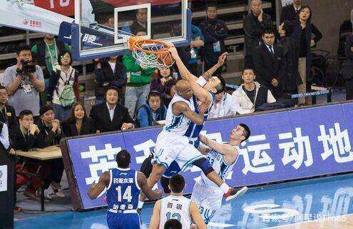 23.34岁，巴萨客战赫罗纳首发平均年龄创队史95年来最低纪录（巴萨客战赫罗纳首发平均年龄仅23.34岁，创队史近95年最低纪录）