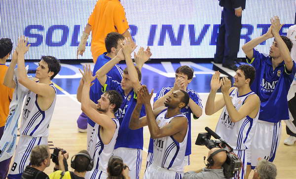 灰熊赢球关键！科沃德砍两双带队双杀快船，末节独砍11分（末节11分定胜局！科沃德轰两双助灰熊赛季双杀快船）