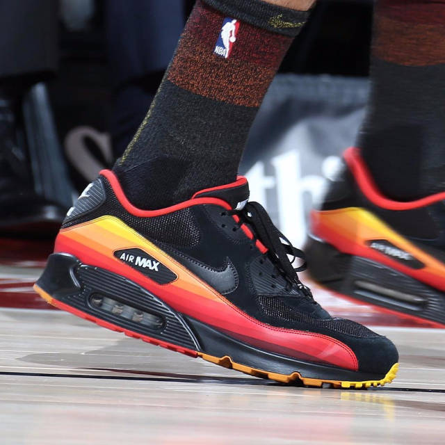 CBA球队战绩分析及焦点对决回顾（CBA各队战况解读与焦点之战盘点）