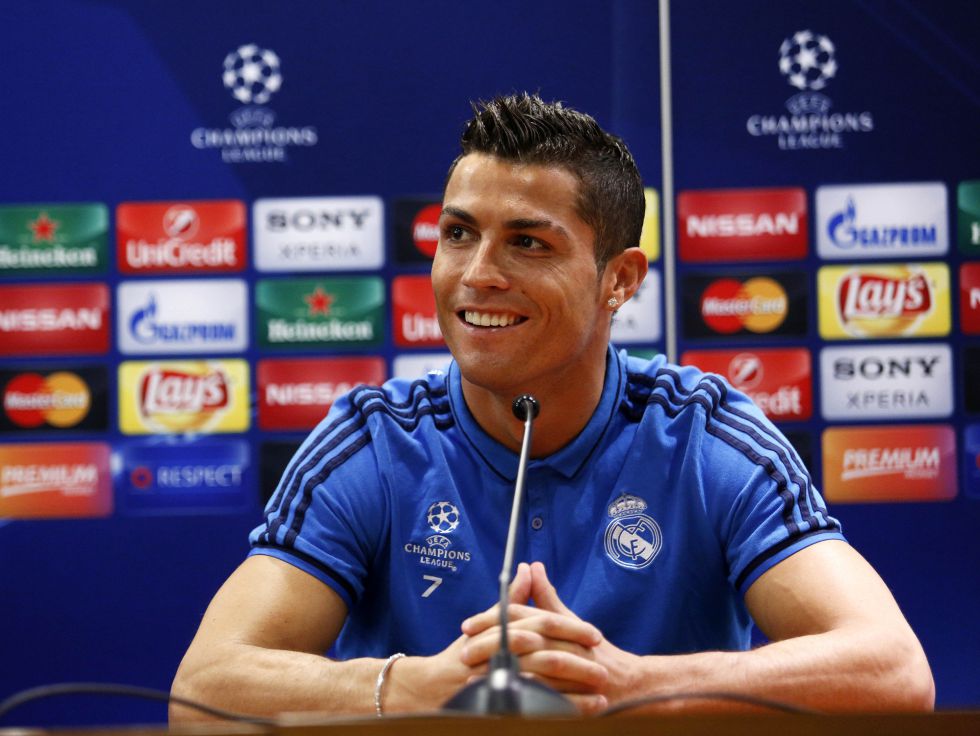 皇马vs曼城首发：姆巴佩替补！哈兰德、维尼修斯、福登均在列（皇马vs曼城首发出炉：姆巴佩坐板凳，哈兰德、维尼修斯、福登首发）