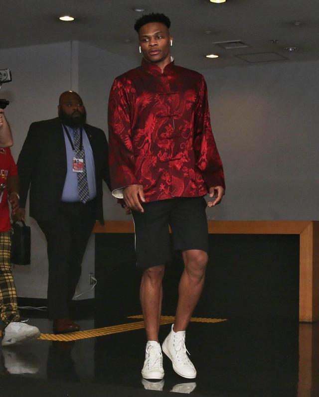 2025／26赛季英超：太鲁莽了！多纳鲁马如果再次染黄将停赛（2025／26赛季英超：多纳鲁马再领一张黄牌将被禁赛）