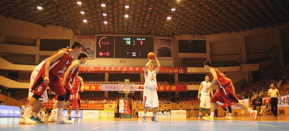 梅西是否参加世界杯？斯卡洛尼：我不知道；踢安哥拉他会出场（斯卡洛尼：梅西世界杯参赛未定，对阵安哥拉将出场）